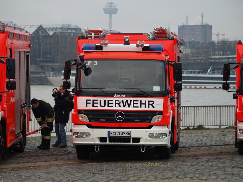 Neue LF`s fuer Koeln Uebergabe in Koeln Deutz an den Wachen  P080.JPG